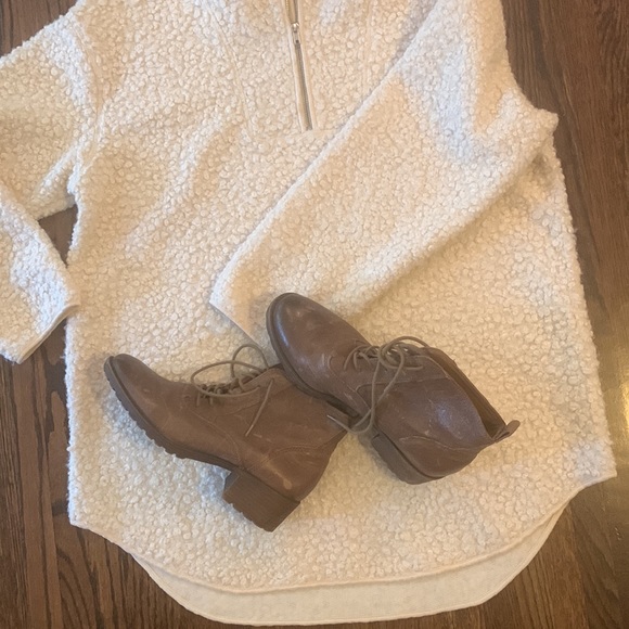 Lucky brand burnish toe leather extreme distress boots. Gals who get it get it! - Picture 5 of 11